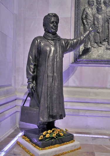 mayawati statue sruthi